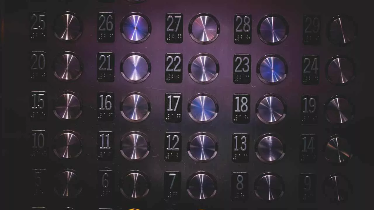 Загадка-7. Загадка про карлика в Лифте