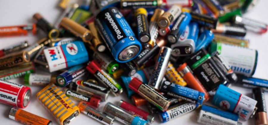Можно ли выкидывать использованные батарейки в мусорку?
